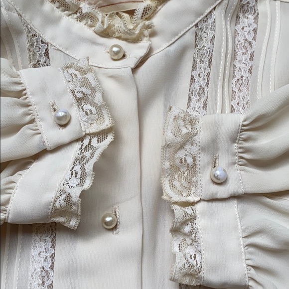 Vintage tucked lace insert blouse - Picture 5 of 5